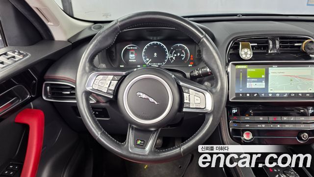 Jaguar F-PACE 20d R-Sport 2017 — фото 13