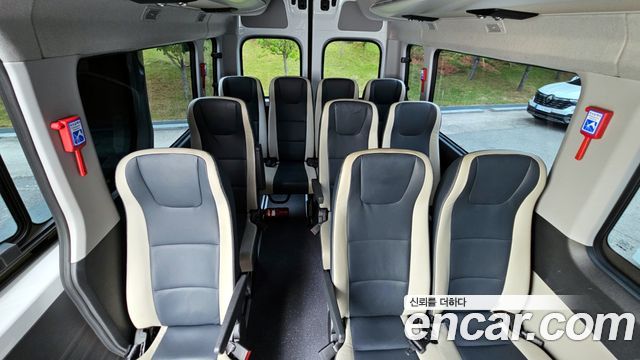 Hyundai Solati 15-seater Luxury 2024 — фото 11