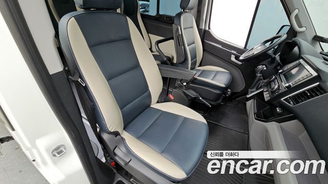 Hyundai Solati 15-seater Luxury 2024 — фото 12