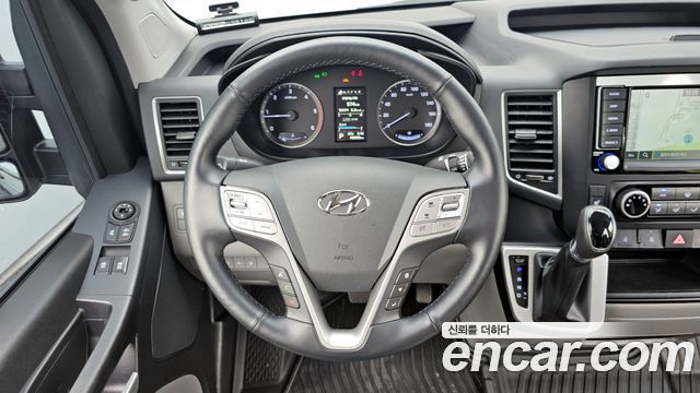 Hyundai Solati 15-seater Luxury 2024 — фото 15