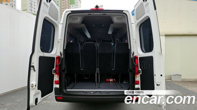 Hyundai Solati 15-seater Luxury 2024 — фото 17