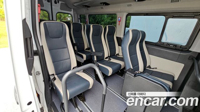 Hyundai Solati 15-seater Luxury 2024 — фото 19