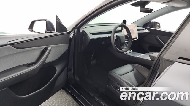 Tesla Model Y RWD 2025 — фото 10