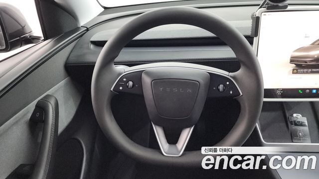 Tesla Model Y RWD 2025 — фото 13