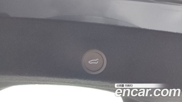 Tesla Model Y RWD 2025 — фото 17