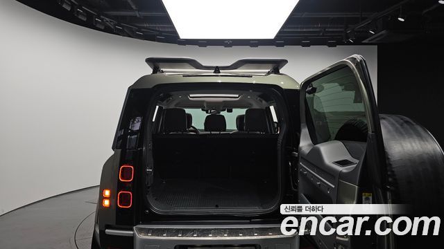 Land Rover Defender (L663) 110 D300 HSE 2022 — фото 24