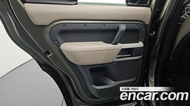 Land Rover Defender (L663) 110 D300 HSE 2022 — фото 31