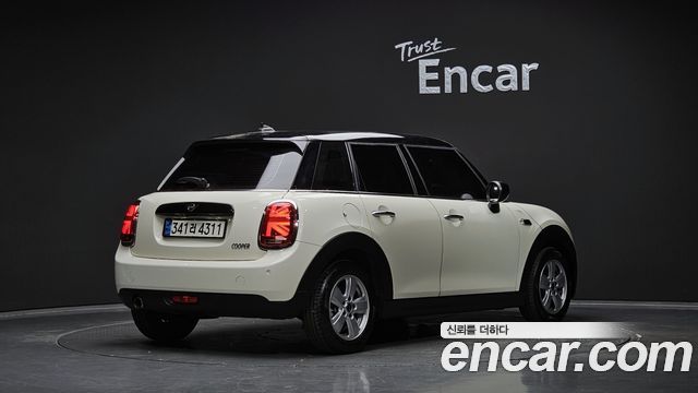MINI Cooper 5Door Standard 3rd 2020 — фото 2