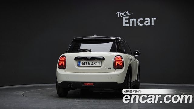 MINI Cooper 5Door Standard 3rd 2020 — фото 4