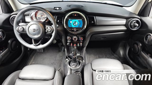 MINI Cooper 5Door Standard 3rd 2020 — фото 7