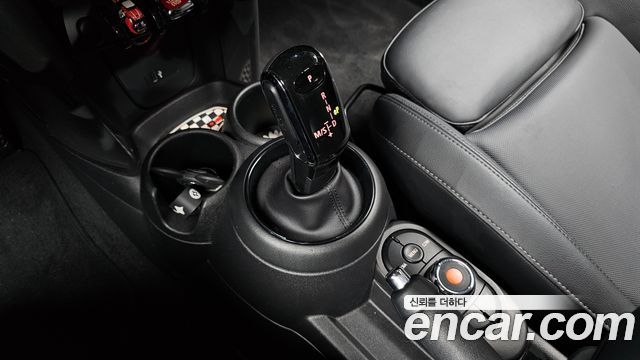MINI Cooper 5Door Standard 3rd 2020 — фото 9