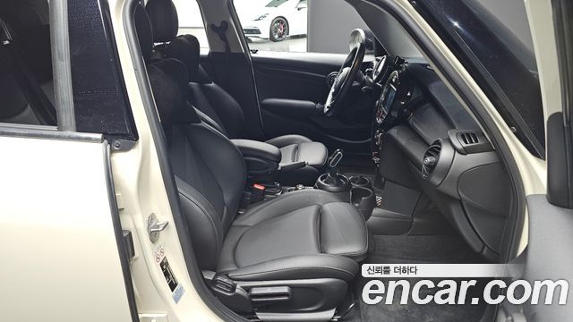 MINI Cooper 5Door Standard 3rd 2020 — фото 10