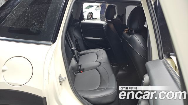 MINI Cooper 5Door Standard 3rd 2020 — фото 11