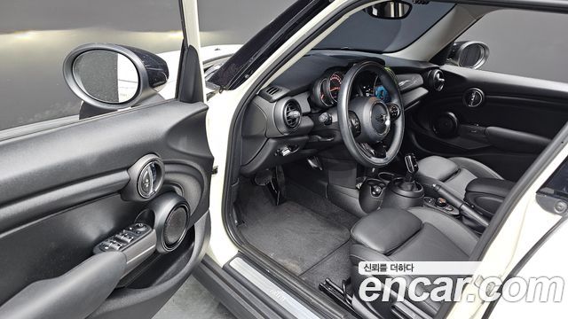 MINI Cooper 5Door Standard 3rd 2020 — фото 12