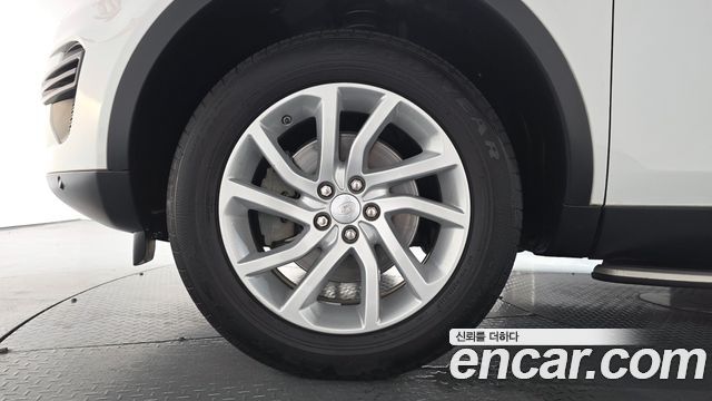 Land Rover Discovery Sport 2.0 TD4 SE 2017 — фото 5