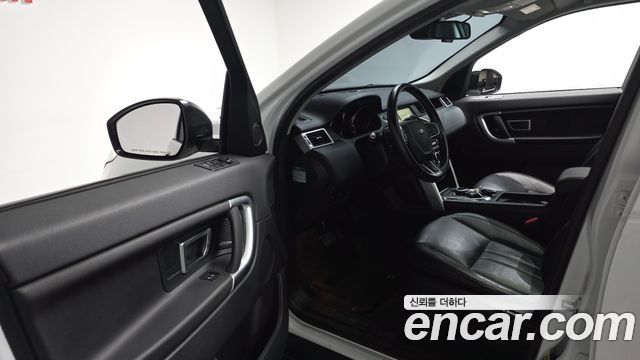 Land Rover Discovery Sport 2.0 TD4 SE 2017 — фото 10