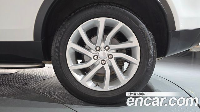 Land Rover Discovery Sport 2.0 TD4 SE 2017 — фото 21
