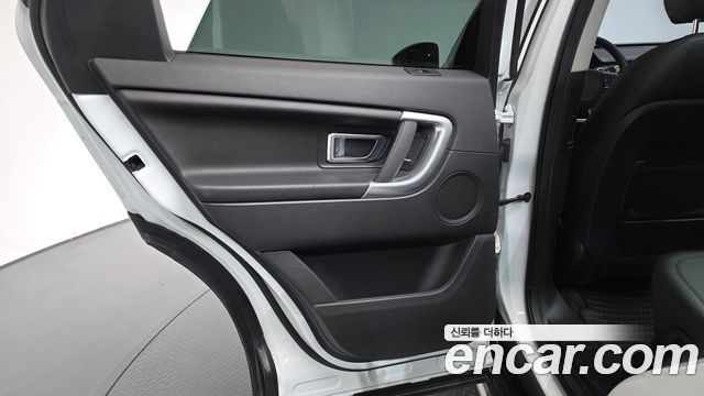 Land Rover Discovery Sport 2.0 TD4 SE 2017 — фото 25