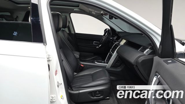 Land Rover Discovery Sport 2.0 TD4 SE 2017 — фото 26