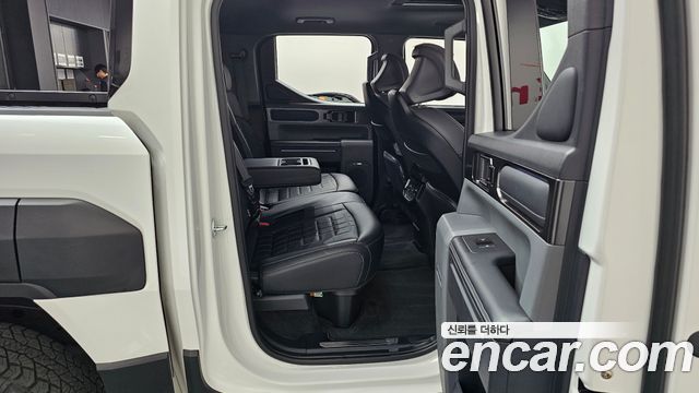 Kia Tasman 2.5T Gasoline 4WD X-Pro 2026 — фото 11