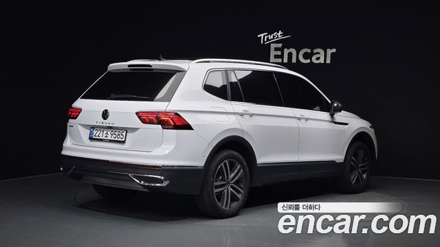 Volkswagen Tiguan Allspace 2.0 TSI Prestige 2023 — фото 2