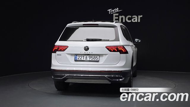 Volkswagen Tiguan Allspace 2.0 TSI Prestige 2023 — фото 4