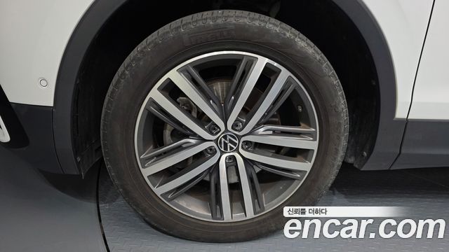Volkswagen Tiguan Allspace 2.0 TSI Prestige 2023 — фото 5