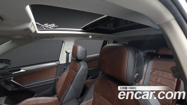 Volkswagen Tiguan Allspace 2.0 TSI Prestige 2023 — фото 18