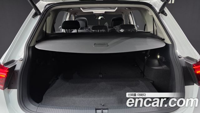 Volkswagen Tiguan Allspace 2.0 TSI Prestige 2023 — фото 20