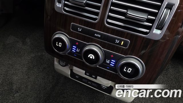Land Rover Range Rover (IV) 4.4 SDV8 AB LWB DIESEL 2017 — фото 22