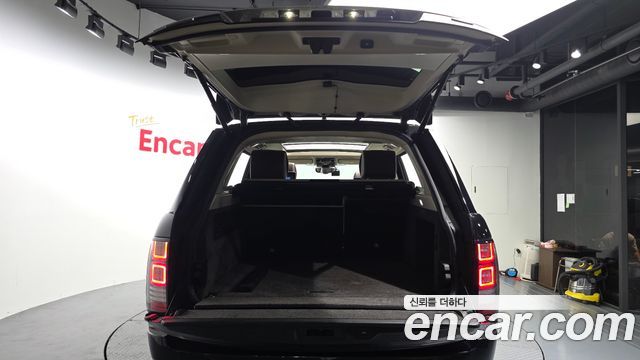 Land Rover Range Rover (IV) 4.4 SDV8 AB LWB DIESEL 2017 — фото 23