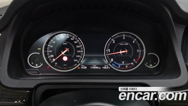 BMW 5 Series GT (F07) GT 30d xDrive 2016 — фото 8