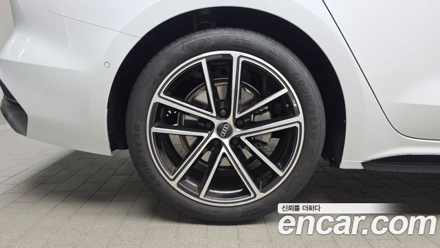 Audi A5 (B10) 40 TFSI Quattro S Line 2025 — фото 5