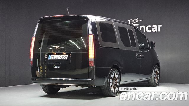 Hyundai Staria Lounge 9-Seater Inspiration 2022 — фото 2