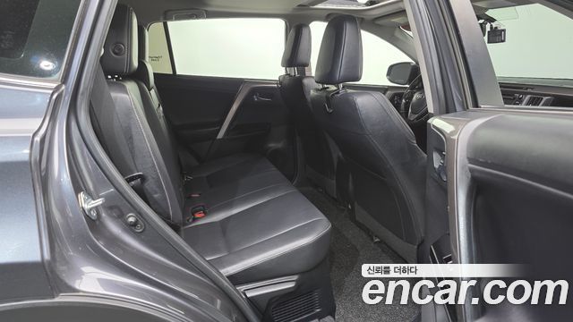 Toyota RAV4 2.5 4WD Hybrid 4th 2018 — фото 11