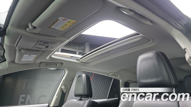 Toyota RAV4 2.5 4WD Hybrid 4th 2018 — фото 15