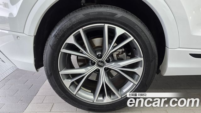 Audi Q8 (4M) 55 TFSI Quattro Premium 2022 — фото 5