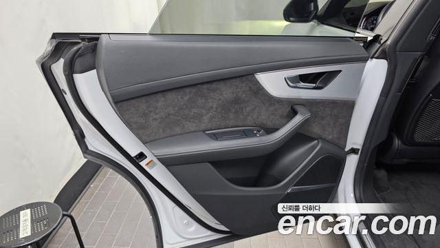 Audi Q8 (4M) 55 TFSI Quattro Premium 2022 — фото 25