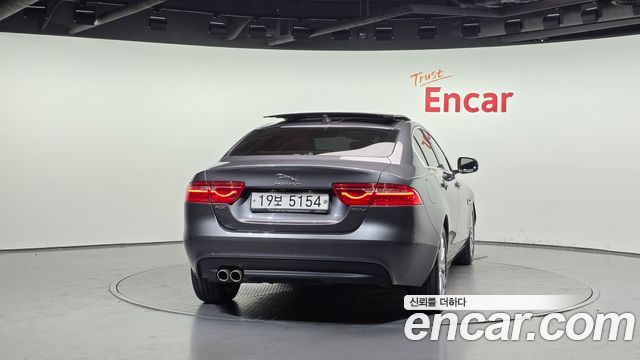 Jaguar XE 20d Prestige 2018 — фото 4
