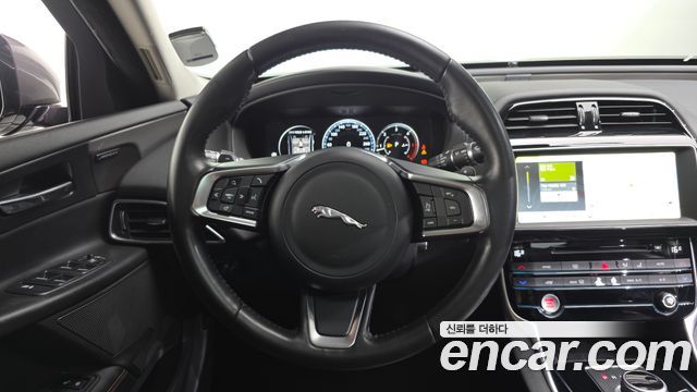 Jaguar XE 20d Prestige 2018 — фото 13