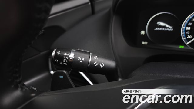 Jaguar XE 20d Prestige 2018 — фото 16