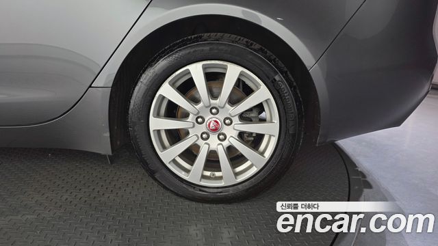 Jaguar XE 20d Prestige 2018 — фото 21