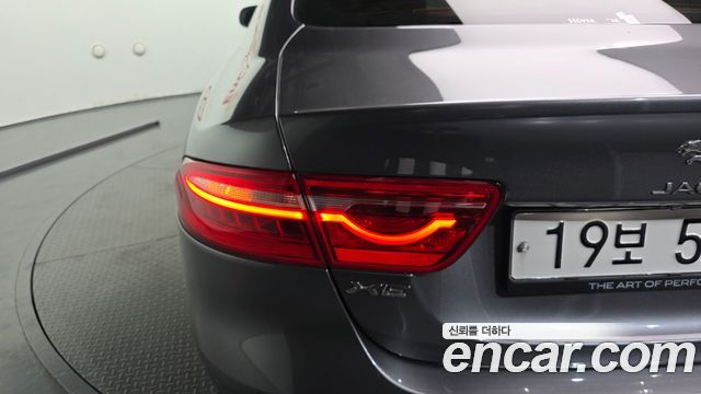 Jaguar XE 20d Prestige 2018 — фото 23