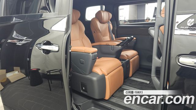 Toyota Alphard (IV) 2.5 HEV Executive AWD 2024 — фото 16