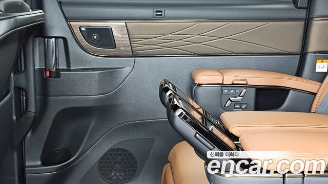 Toyota Alphard (IV) 2.5 HEV Executive AWD 2024 — фото 31
