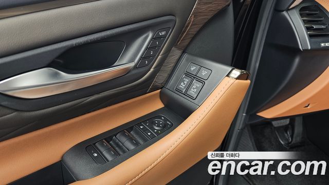 Toyota Alphard (IV) 2.5 HEV Executive AWD 2024 — фото 35