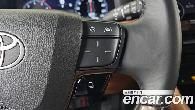 Toyota Alphard (IV) 2.5 HEV Executive AWD 2024 — фото 37