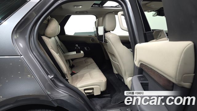 Land Rover Discovery 5 3.0 SD6 HSE 2019 — фото 16