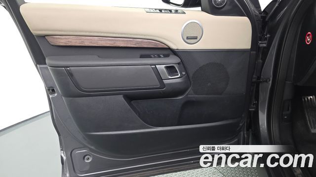 Land Rover Discovery 5 3.0 SD6 HSE 2019 — фото 30