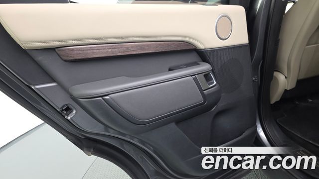 Land Rover Discovery 5 3.0 SD6 HSE 2019 — фото 31